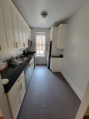 5th image of 932 Carroll St APT 6F