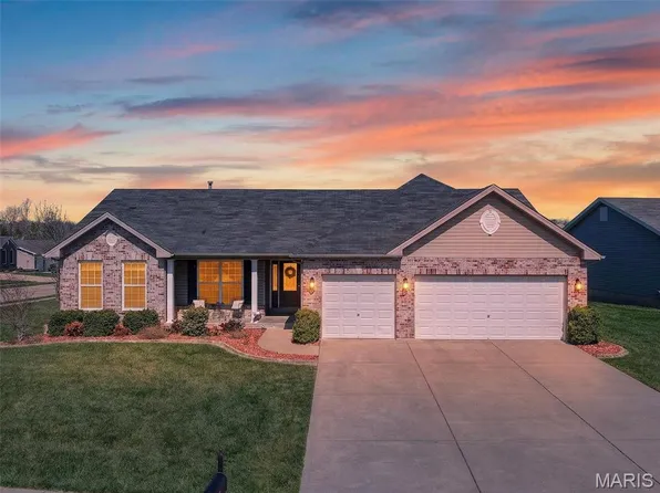 401 Shady River Dr, Saint Paul, MO 63366