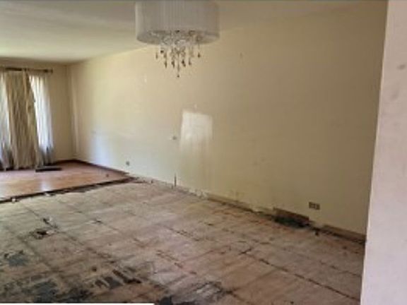 3rd image of 410 W Holly Ct