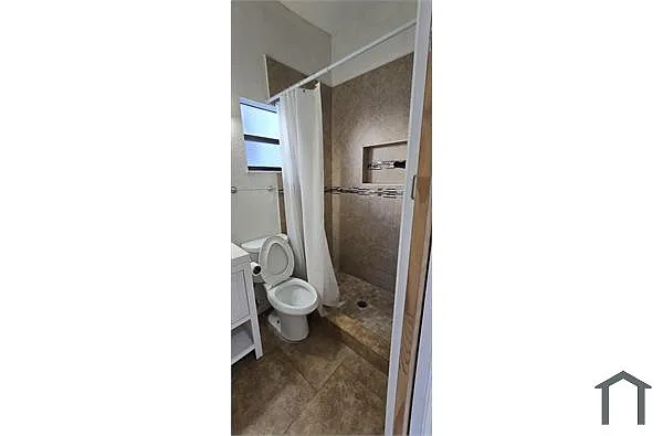 Building Photo - 383 E 4th Ave #3