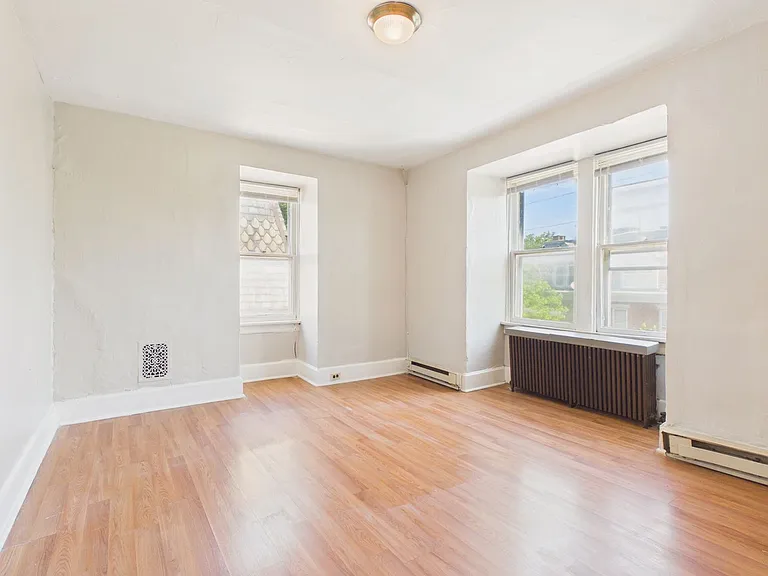 1528 Green St — Photo 7
