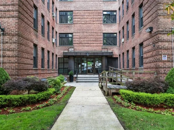 2251 Knapp Street image 1 of 11