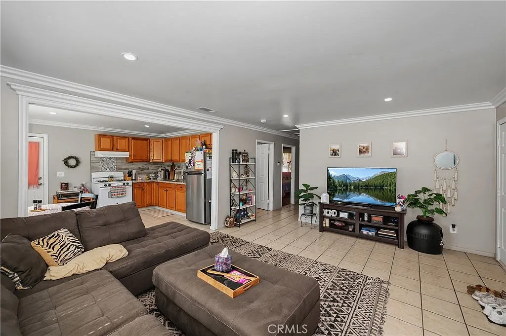 2 bed, 1.5 bath, 891 sqft, $2,350 — Photo 2