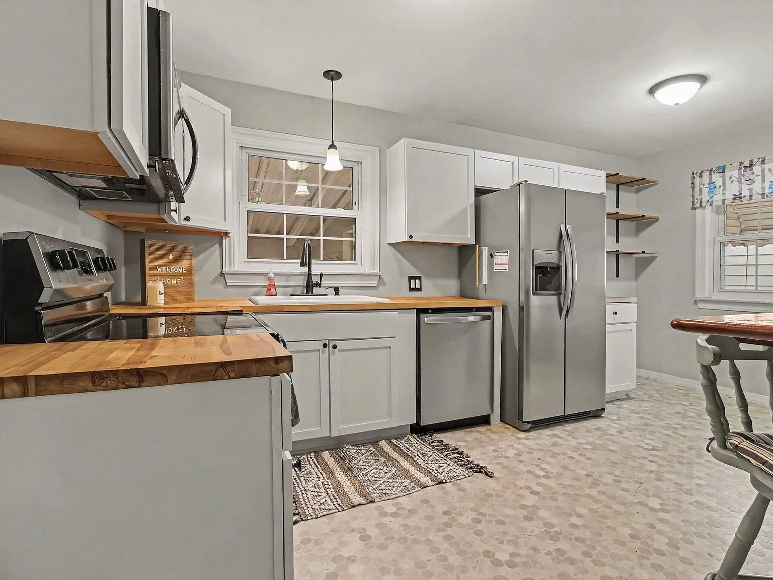 3 bed, 2.0 bath, 1923 sqft, $2,100 — Photo 4