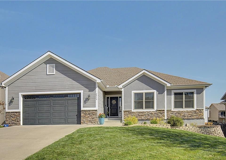 1st image of 2315 NW Hedgewood Dr