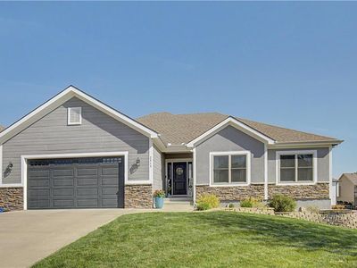 2315 NW Hedgewood Dr, Grain Valley, MO, 64029