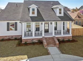 1216 E Genie St, Chalmette, LA 70043