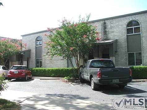 1st image of 102 Vassar Ln APT 6