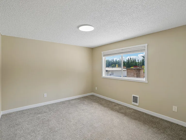 Sunset Highlands Apartments — Photo 46