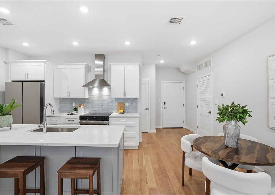 1st image of 267 Old Colony #312