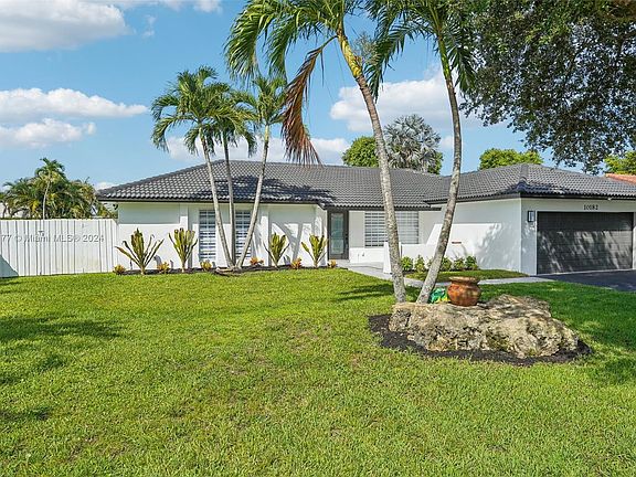 3rd image of 10182 Ramblewood Dr