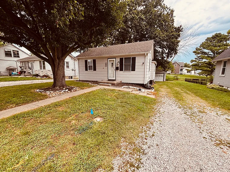 1805 W Adams St — Photo 1