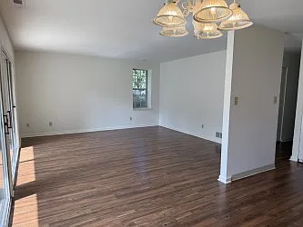 Flying Hills Apartments — Photo 22