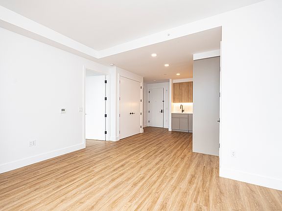 5th image of 2230 Cropsey Ave #1809