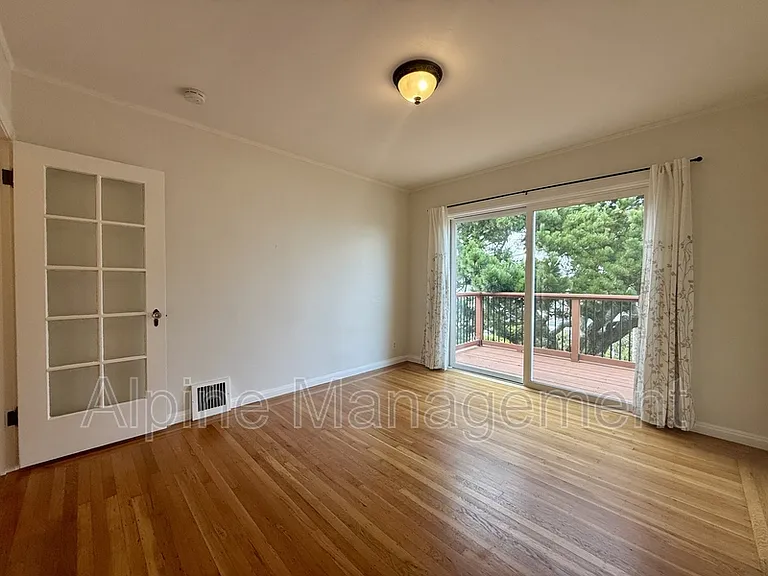 658 Rockdale Dr #MAIN — Photo 17