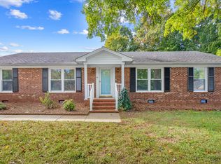 3803 Derbyshire Dr, Greensboro, NC 27410