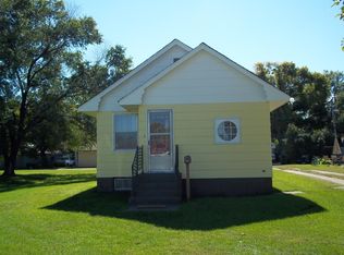 729 1st St SW, Jamestown, ND 58401