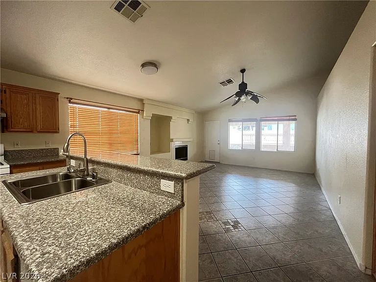 7925 Fall Harvest Dr — Photo 21