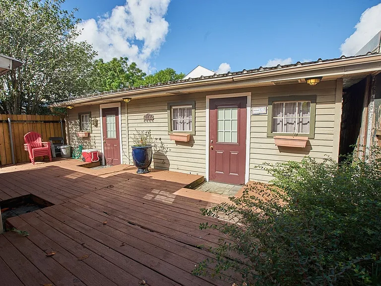 516 Soniat St — Photo 1