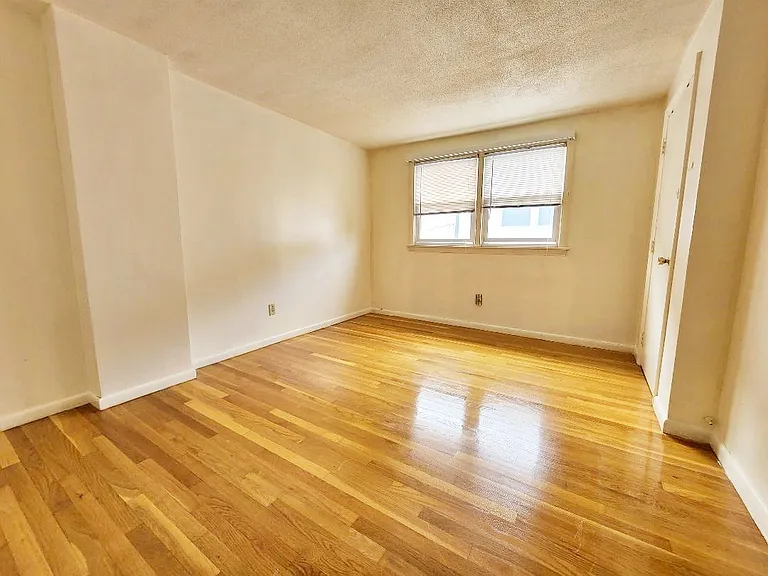 183 Reservoir Ave #2 — Photo 2