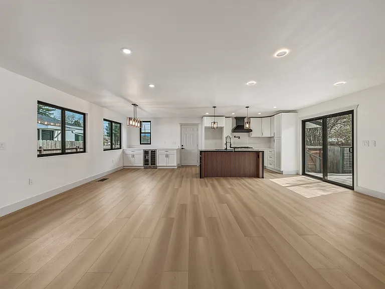 295 Foothill Blvd — Photo 10