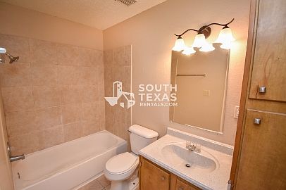 4th image of 611 Sherwood Dr #F