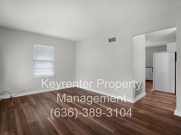 3rd image of 1045 N New Florissant Rd