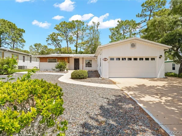 8206 Country Club Dr, Brooksville, FL 34613