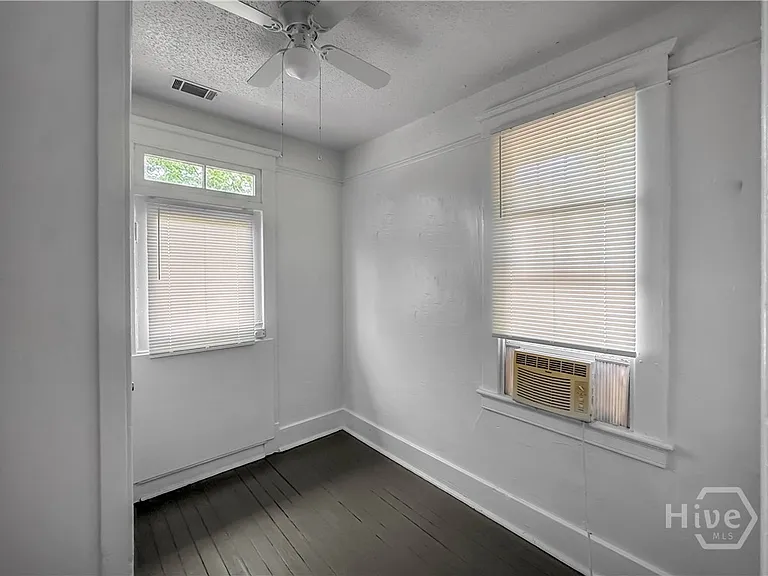 1022 W 46th St — Photo 16