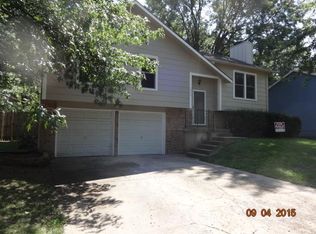 1033 S Valley Rd, Olathe, KS 66061