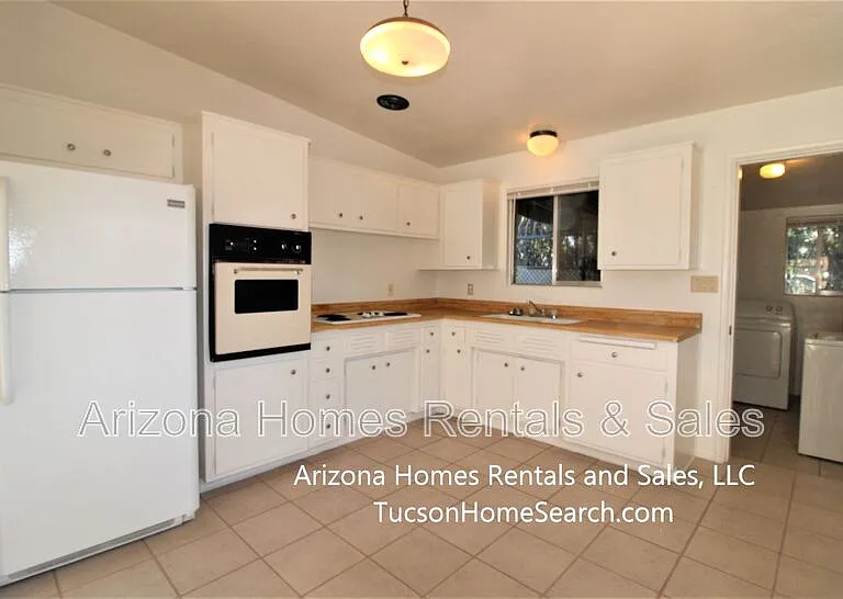 3535 N Country Club Rd — Photo 3