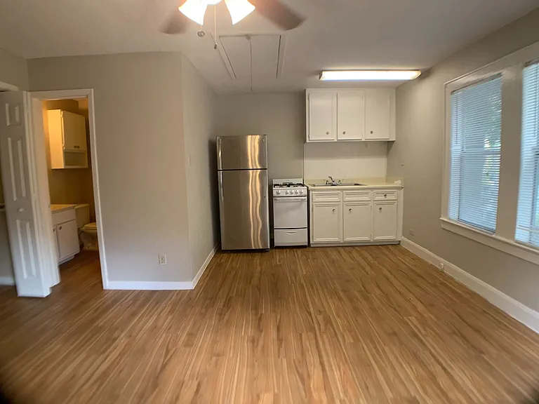 502/504 Elmwood Studios — Photo 52