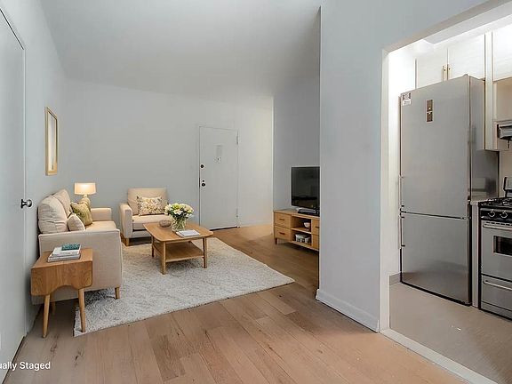 4th image of 4 Park Ave APT 19J