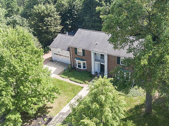 4th image of 1725 Hillshire Dr