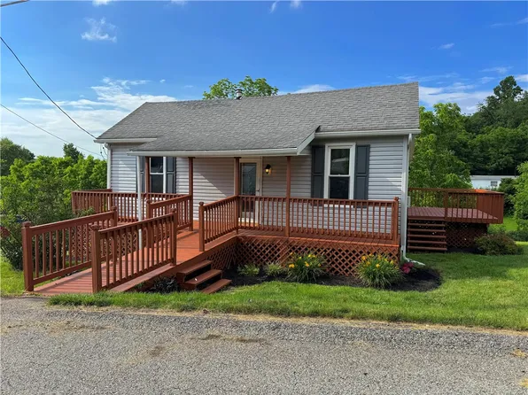 81 Baltimore St, Irwin, PA 15642