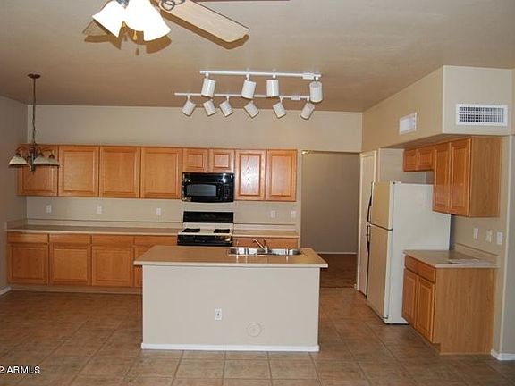 3rd image of 3541 S Larkspur Way