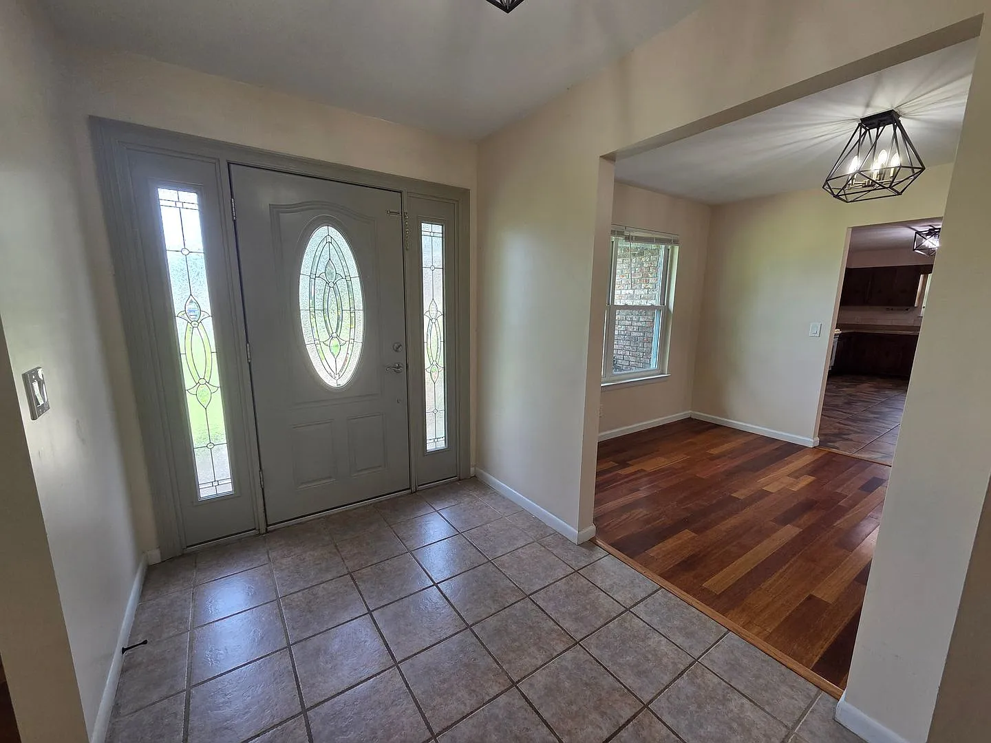 Spacious 3bed/2ba Home In Established, Conveniently Located Neighborhood! *Specail: $500 Off 1st ... — Photo 2