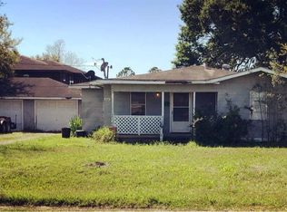 206 5th St, Winnie, TX 77665
