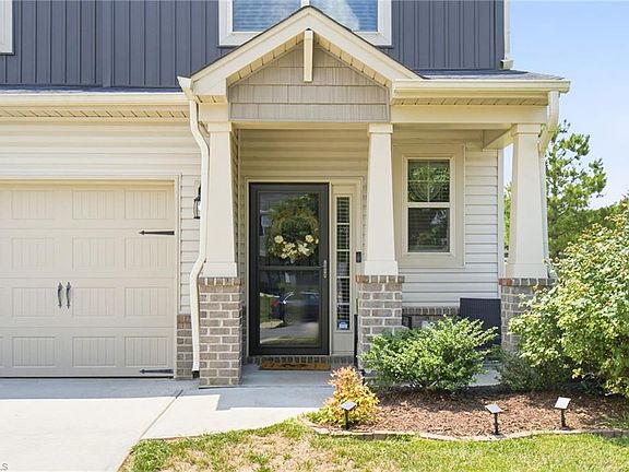 3rd image of 2751 Mayfield Dr