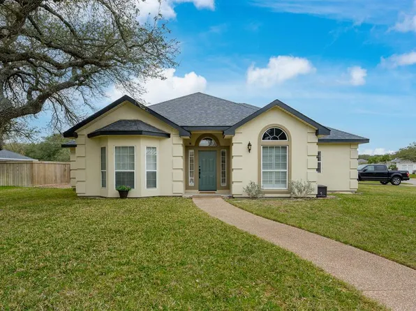501 Lakewood St, Rockport, TX 78382