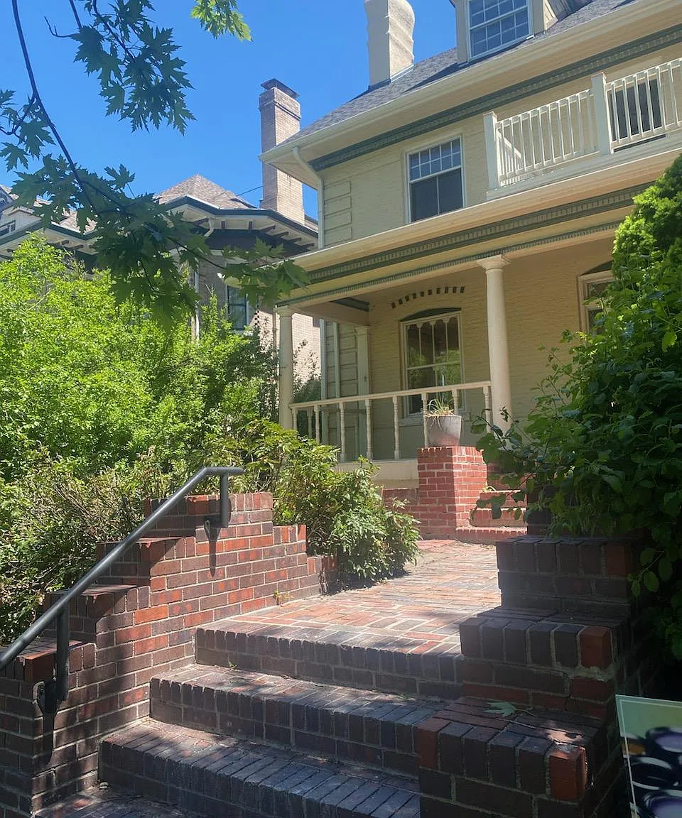 2 bed, 800 sqft, $2,150 — Photo 2