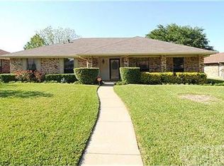 925 Brownfield Dr, Mesquite, TX