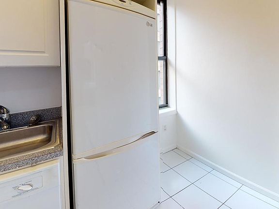 2nd image of 241 E 38th St APT 5