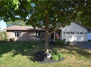 102 Pin Oak Ln, Rochester, NY 14622