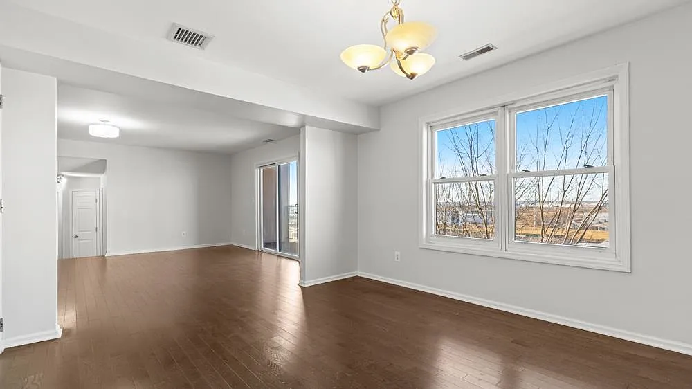 Building Photo - 6509 Liberty Ave #C3