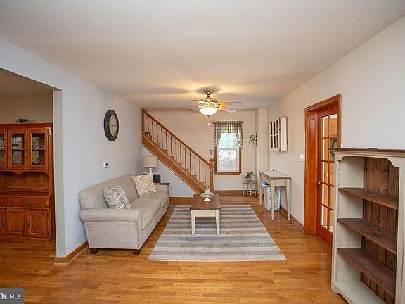 5th image of 406 Walnut Ave