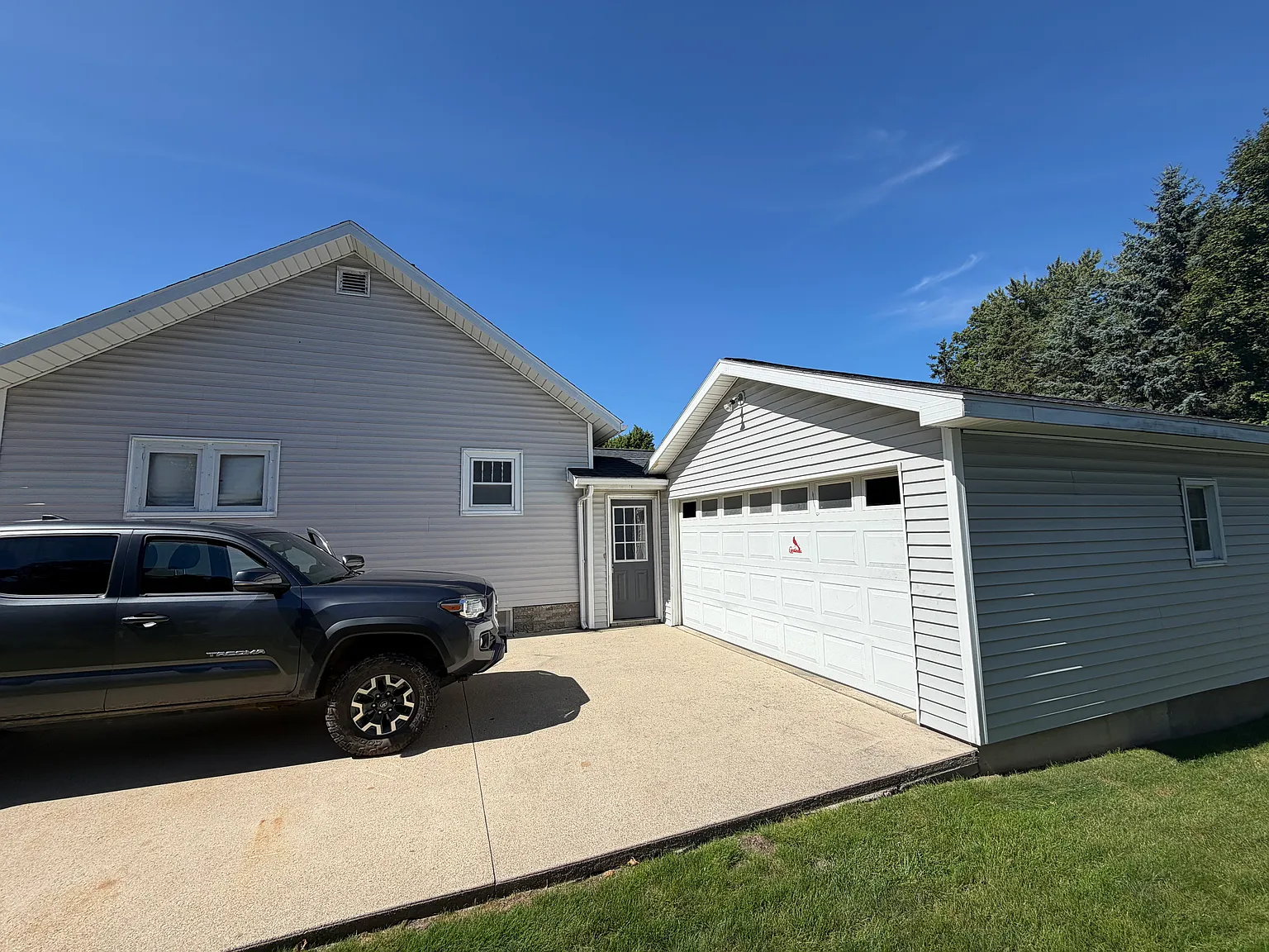 3 bed, 2190 sqft, $1,900 — Photo 4
