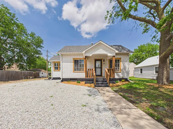 422 W Hawthorne St, Minden, NE 68959