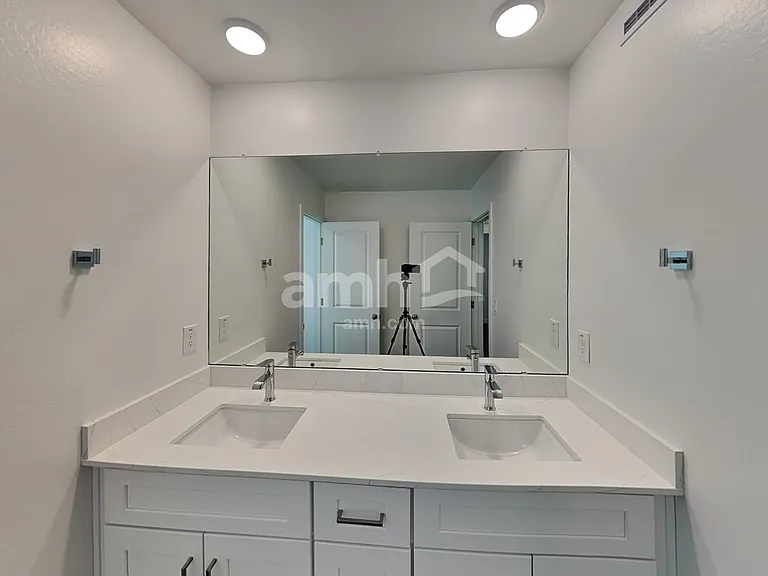 4540 S 98th Ln — Photo 14