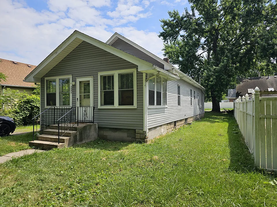 1227 Jackson St